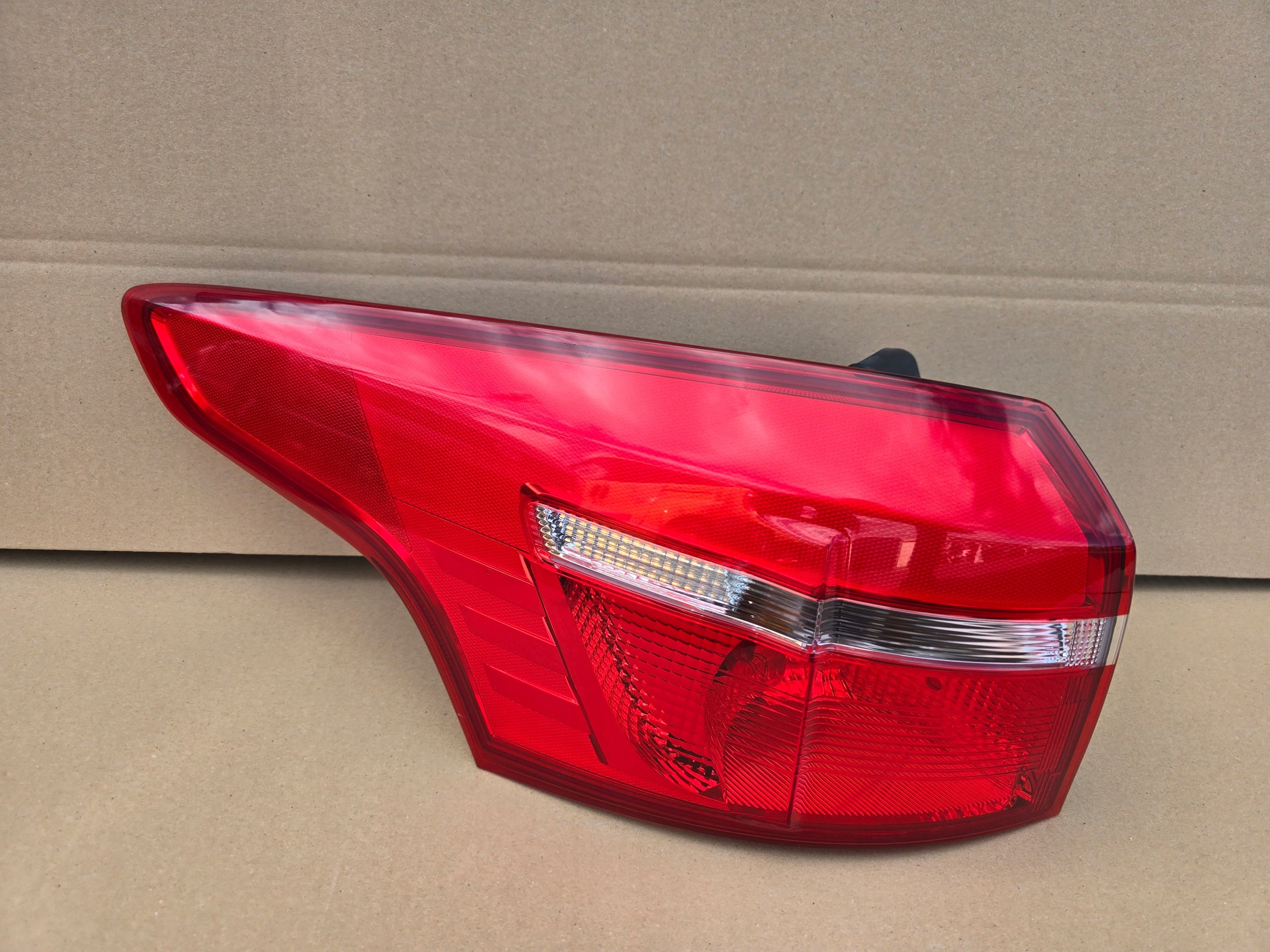 Ford Focus Rückleuchte LED Links F1EB13405DAF Rearlamp