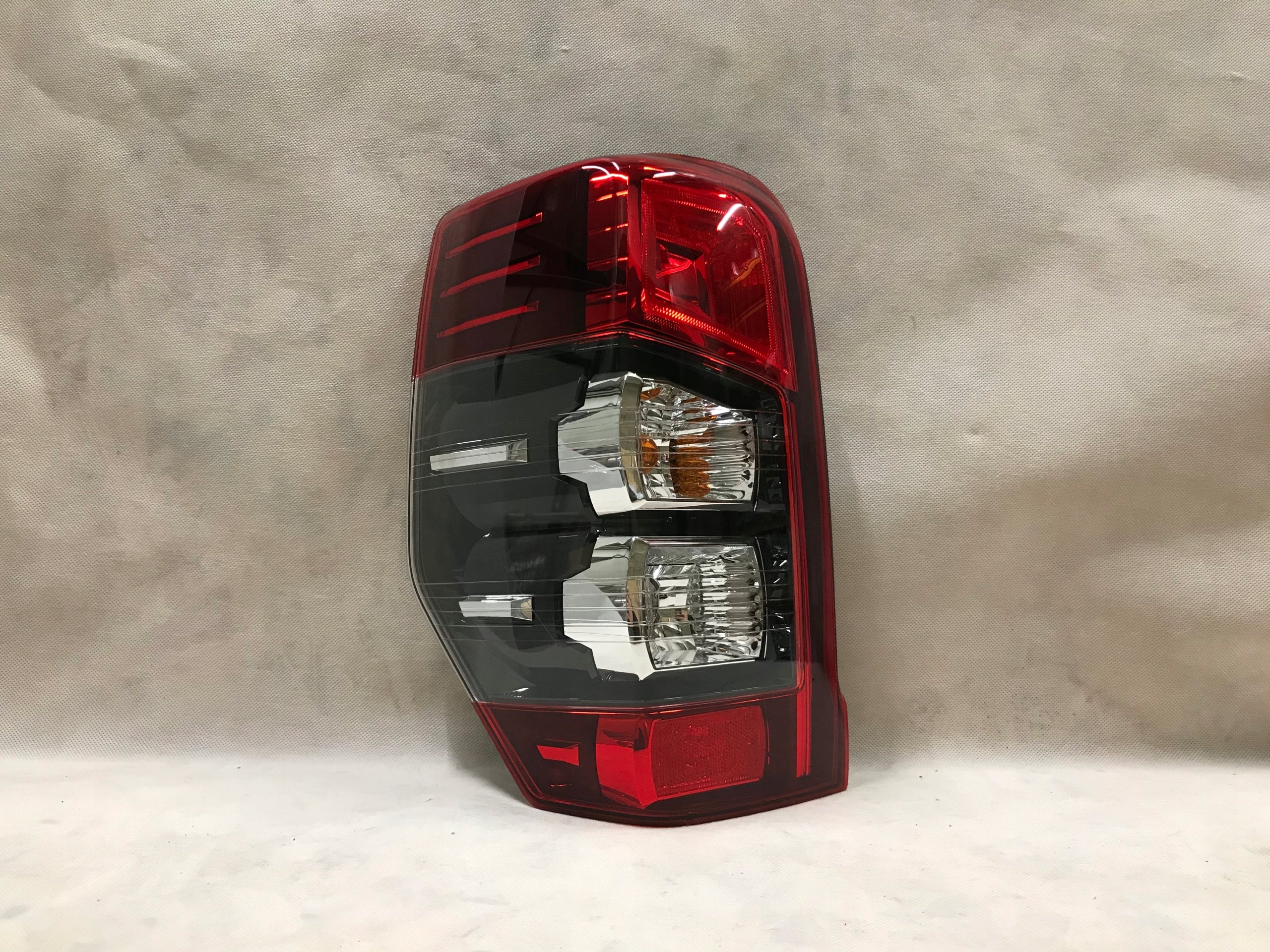 Mitsubishi 380 Rückleuchte Led Links 8330B211 Rearlamp