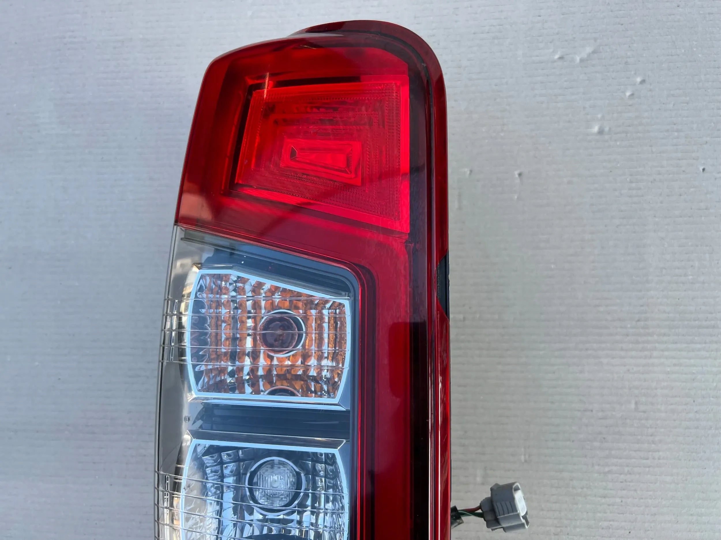 Mitsubishi Delica Rückleuchte Led Links 8330B214 Rearlamp