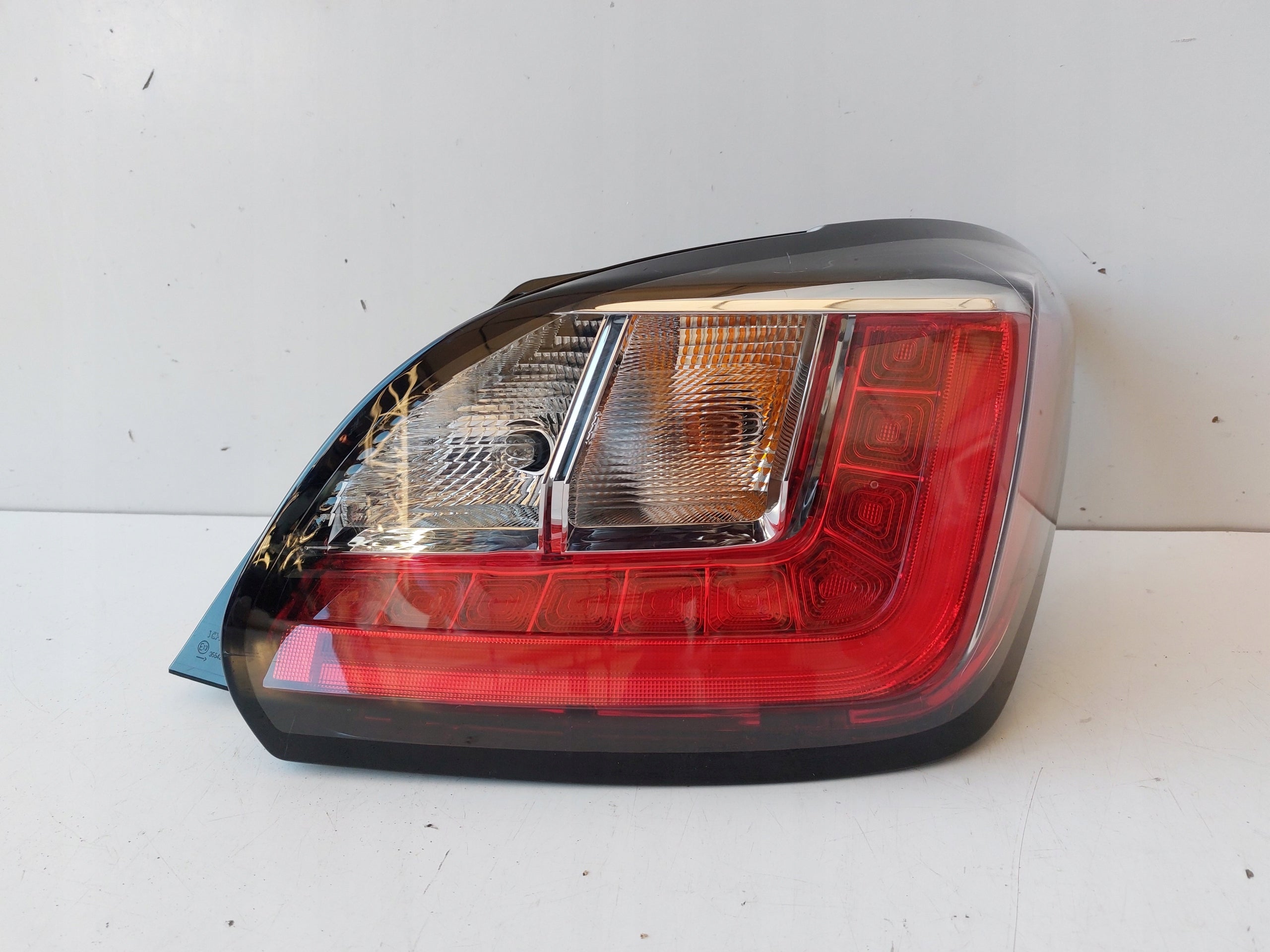 Mitsubishi Mirage Rückleuchte Rechts 8330B244 Rearlamp