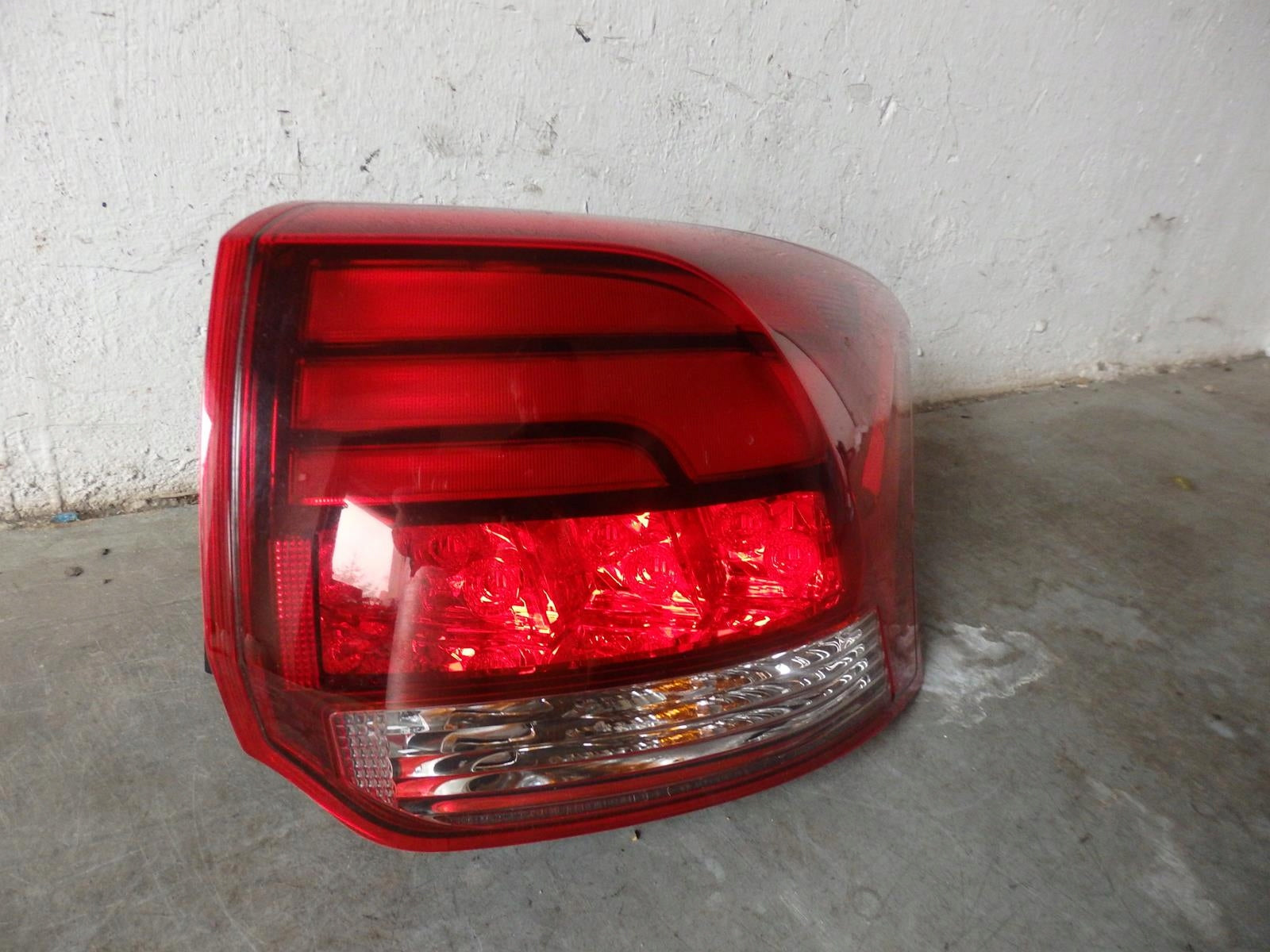 Mitsubishi Outlander Rückleuchte LED Rechts Rearlamp