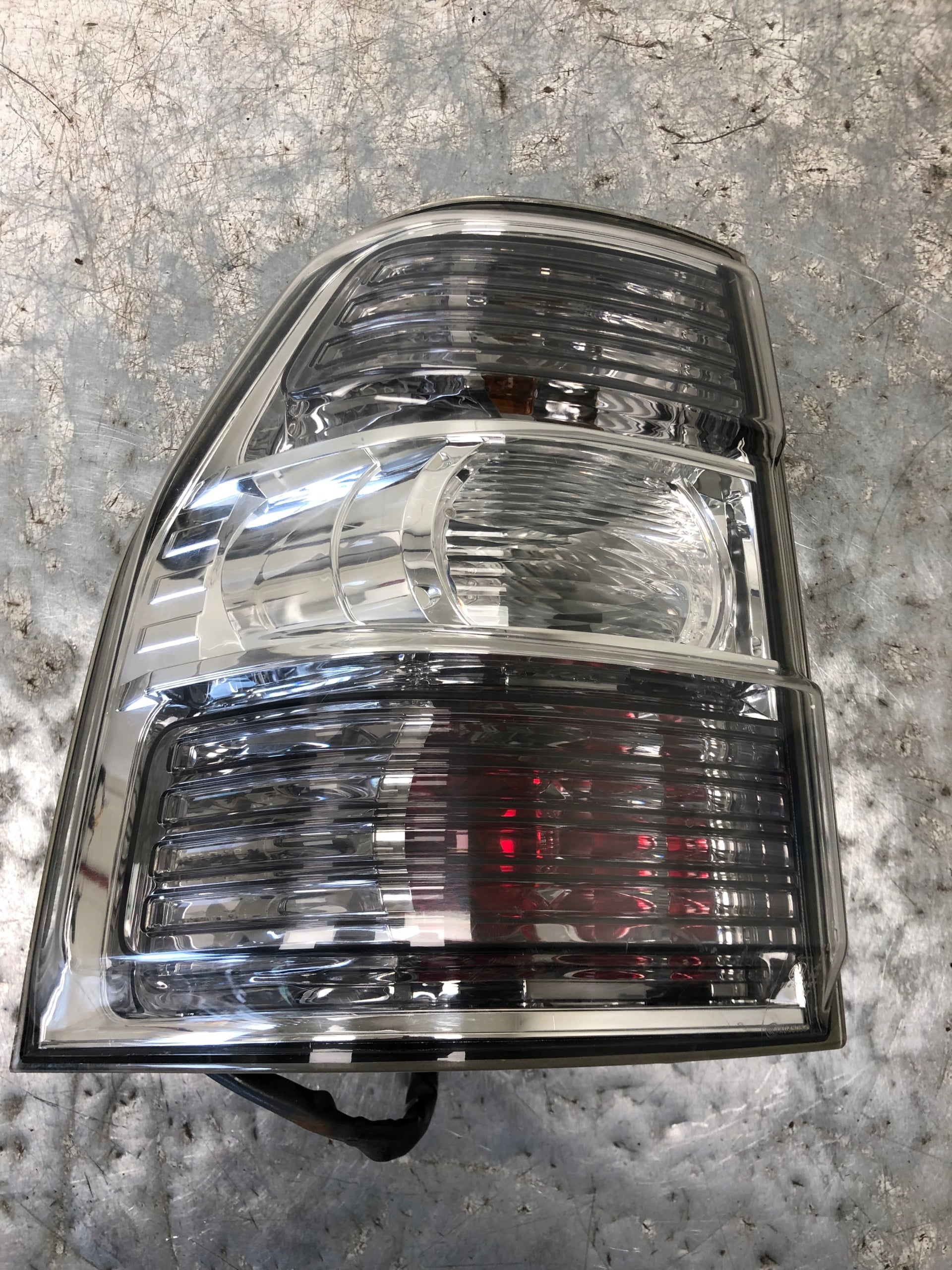 Mitsubishi Pajero Rückleuchte LED Links Rearlamp