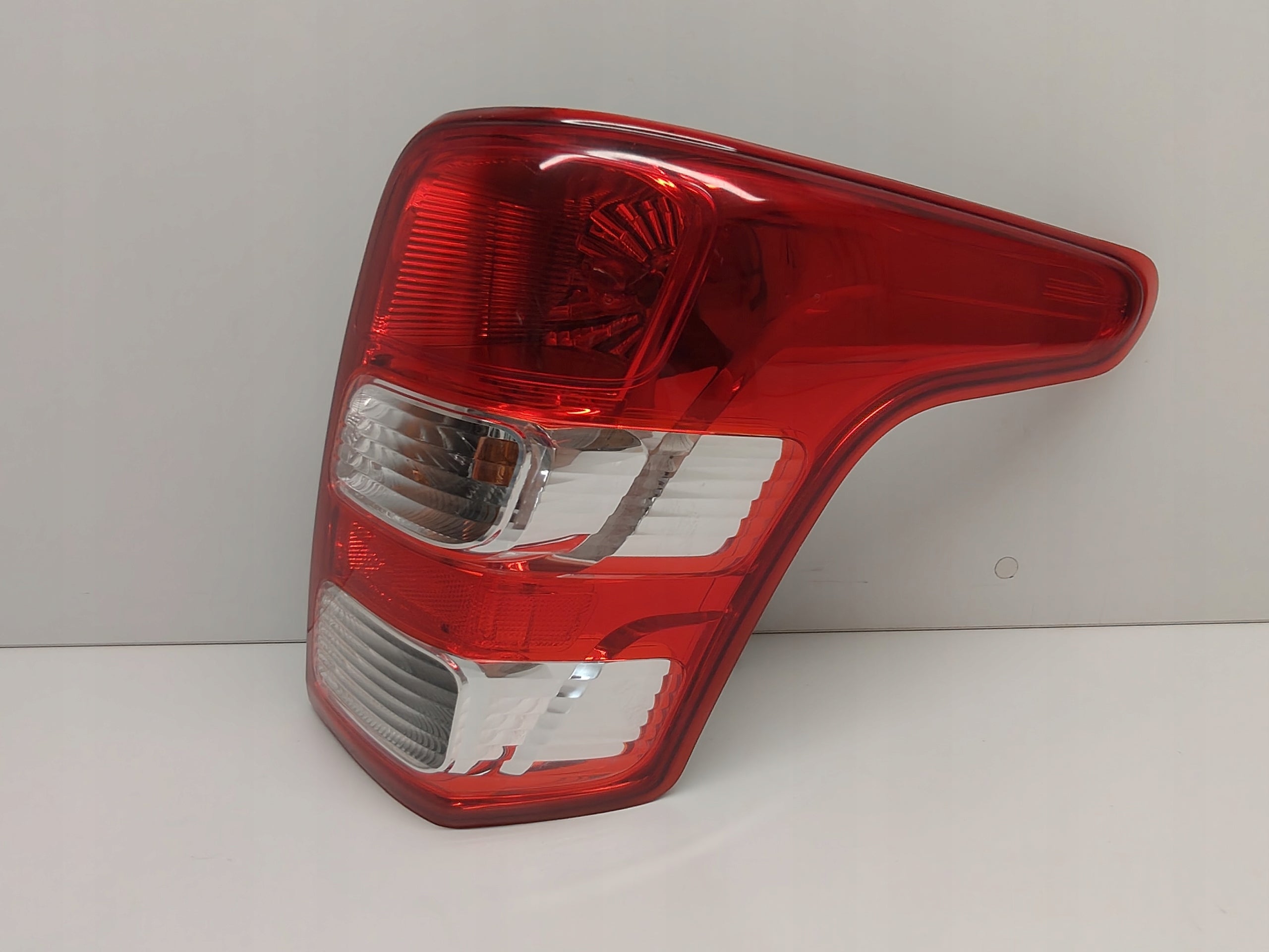 Mitsubishi Pajero Rückleuchte Rechts 8330A944 Rearlamp