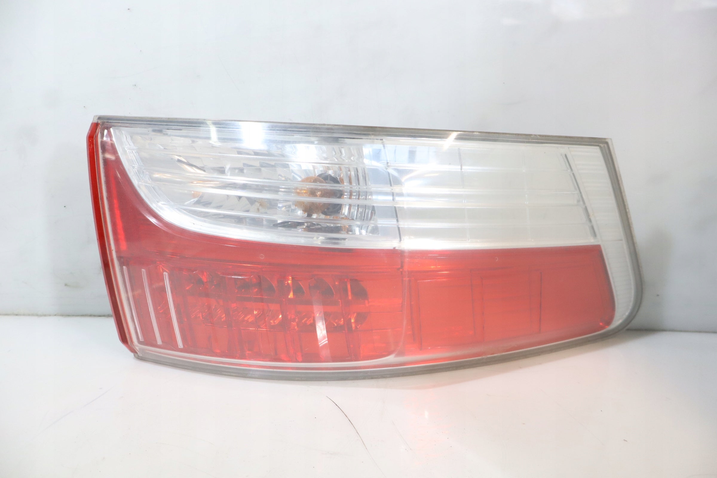 Toyota Avensis tail light LED right rear lamp 