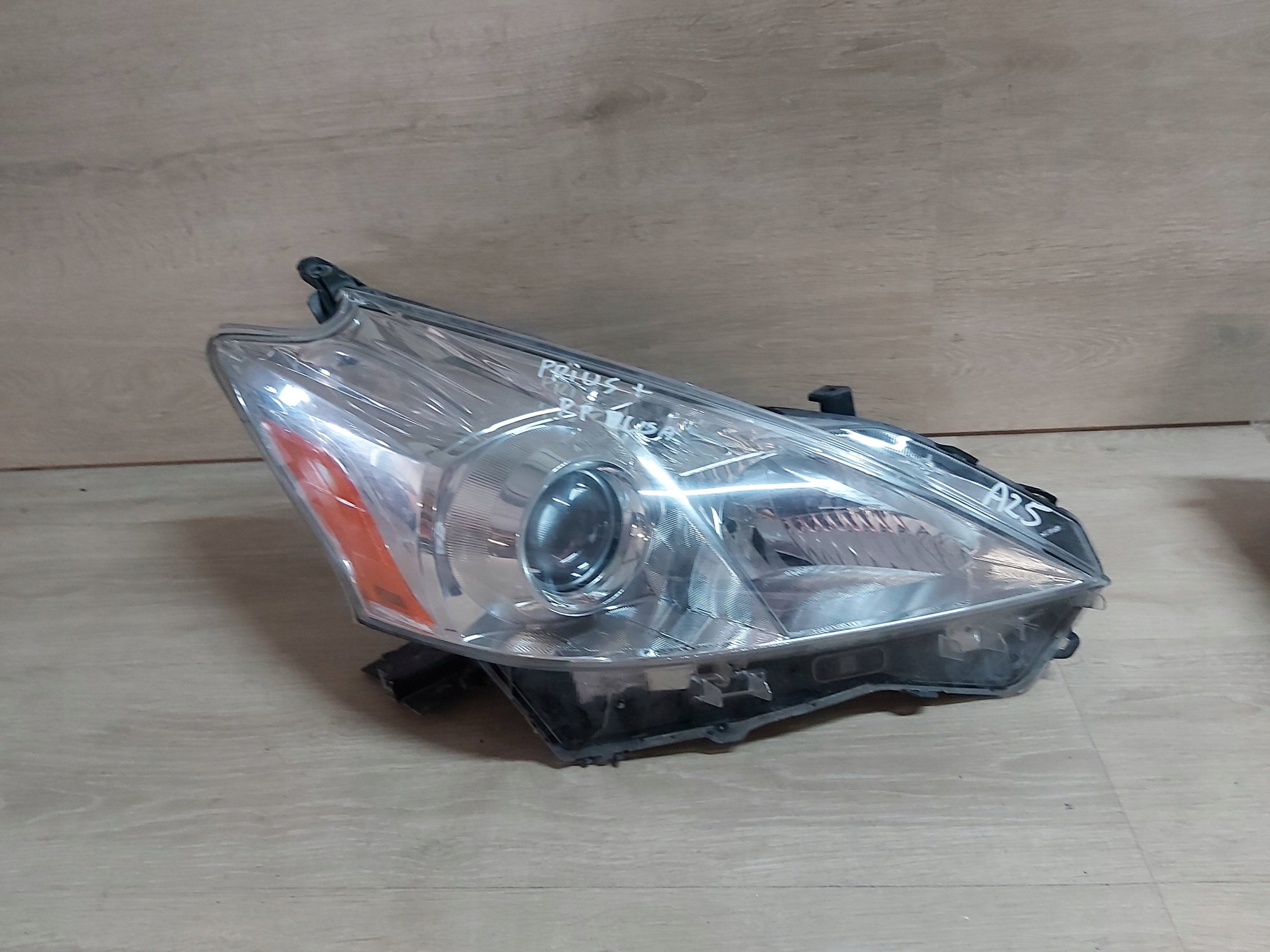 Toyota Prius tail light LED right rear lamp 