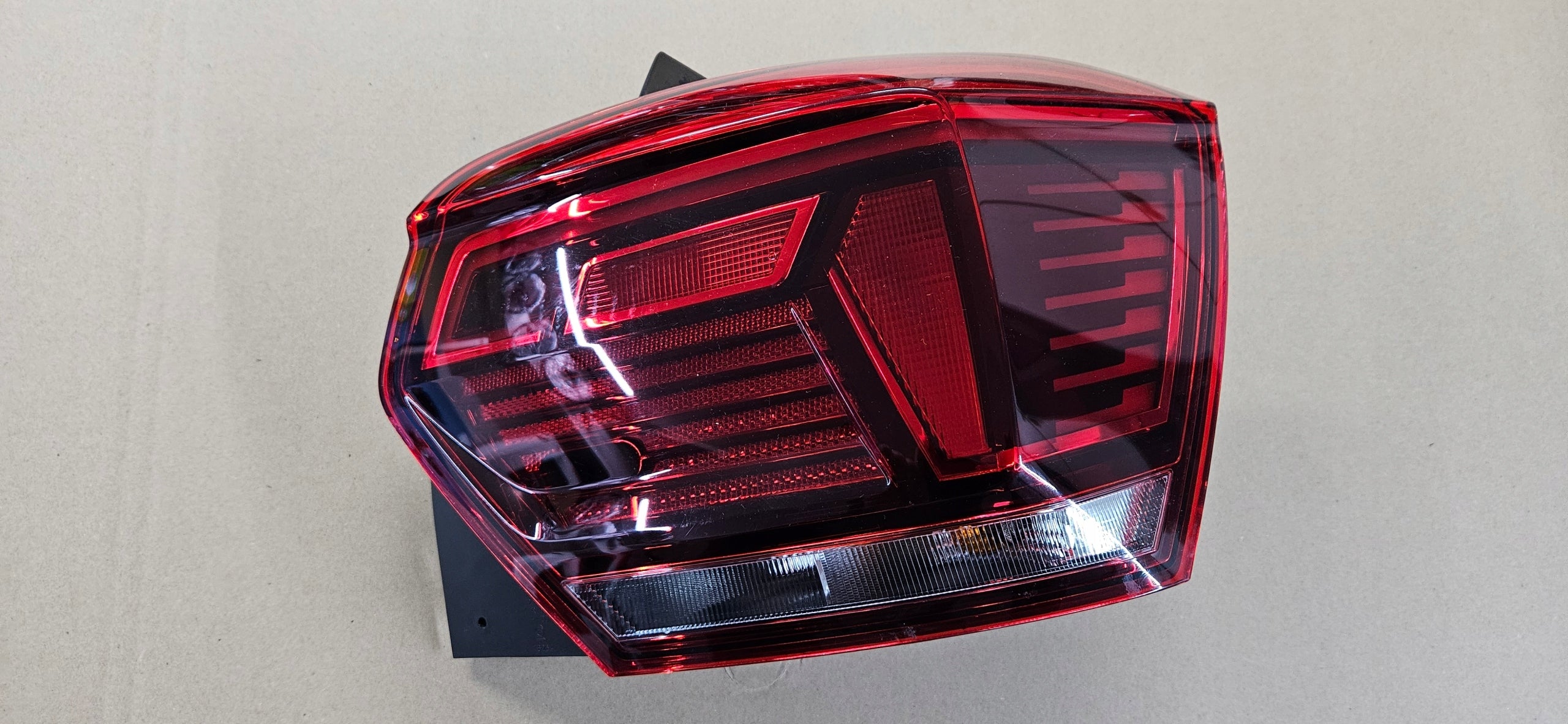 VW Polo Rückleuchte LED Rechts 2G0945712 Rearlamp