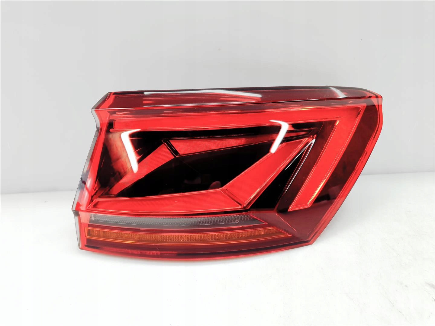 VW Touareg Rückleuchte LED Rechts Rearlamp