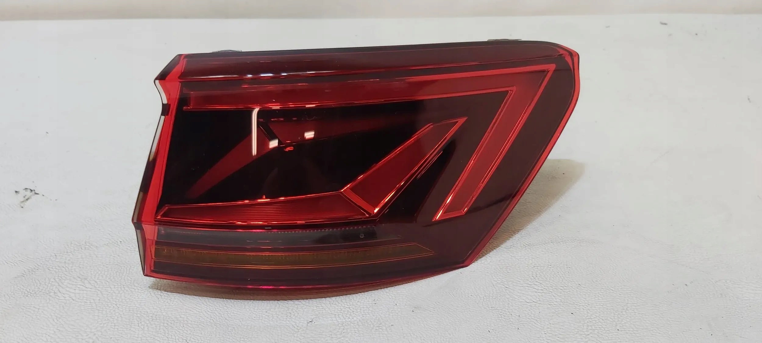 VW Touareg Rückleuchte LED Rechts Rearlamp