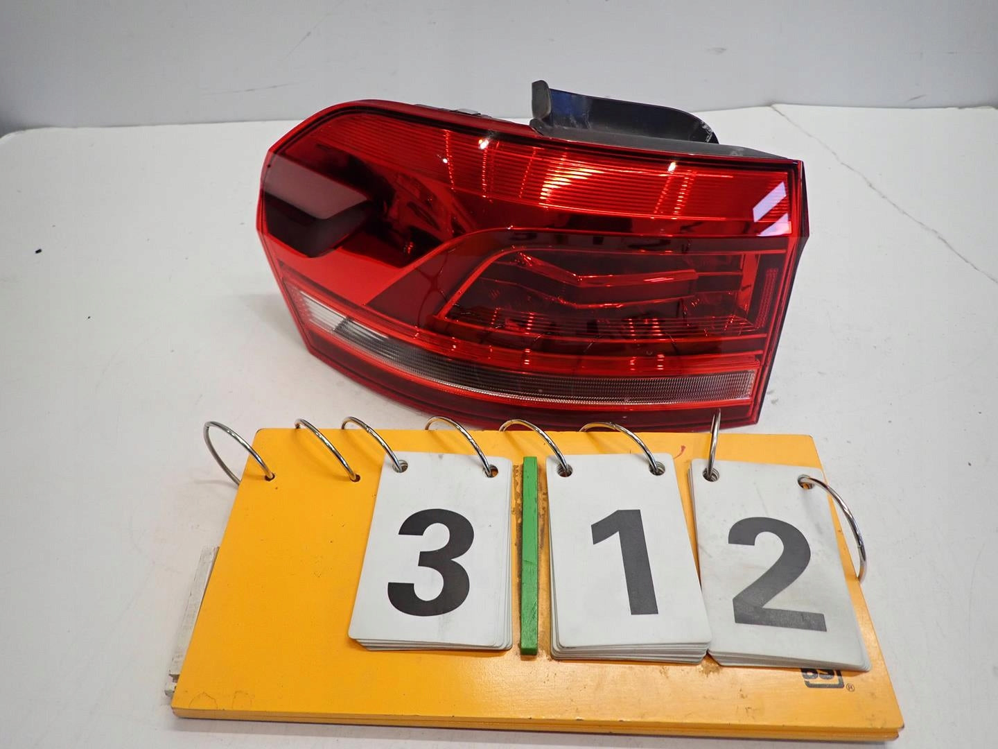 VW Touran Rückleuchte Links 5TA945207 Rearlamp