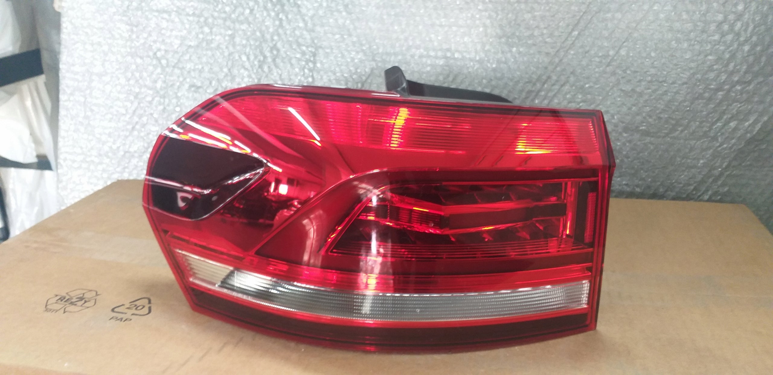 VW Touran Rückleuchte Links 5TA945207 Rearlamp