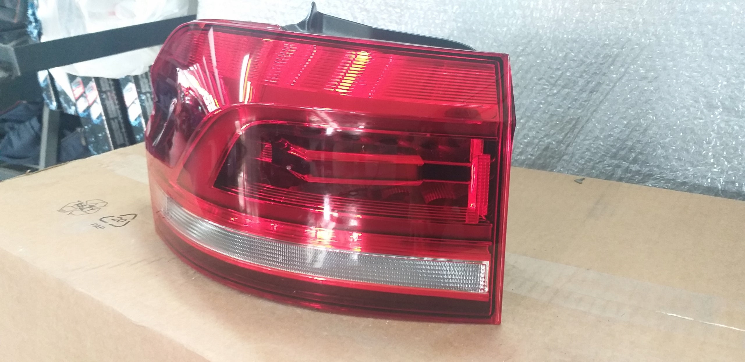 VW Touran Rückleuchte Links 5TA945207 Rearlamp