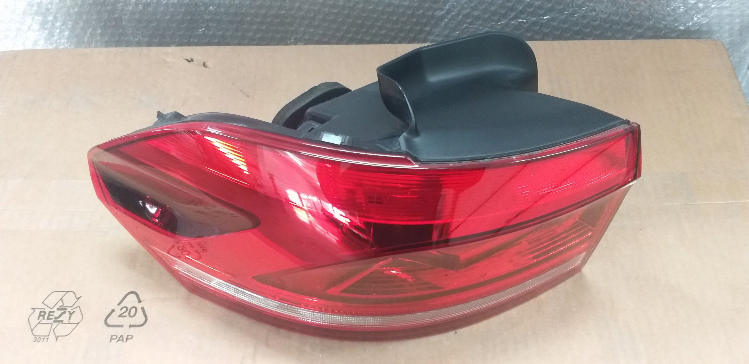 VW Touran Rückleuchte Links 5TA945207 Rearlamp