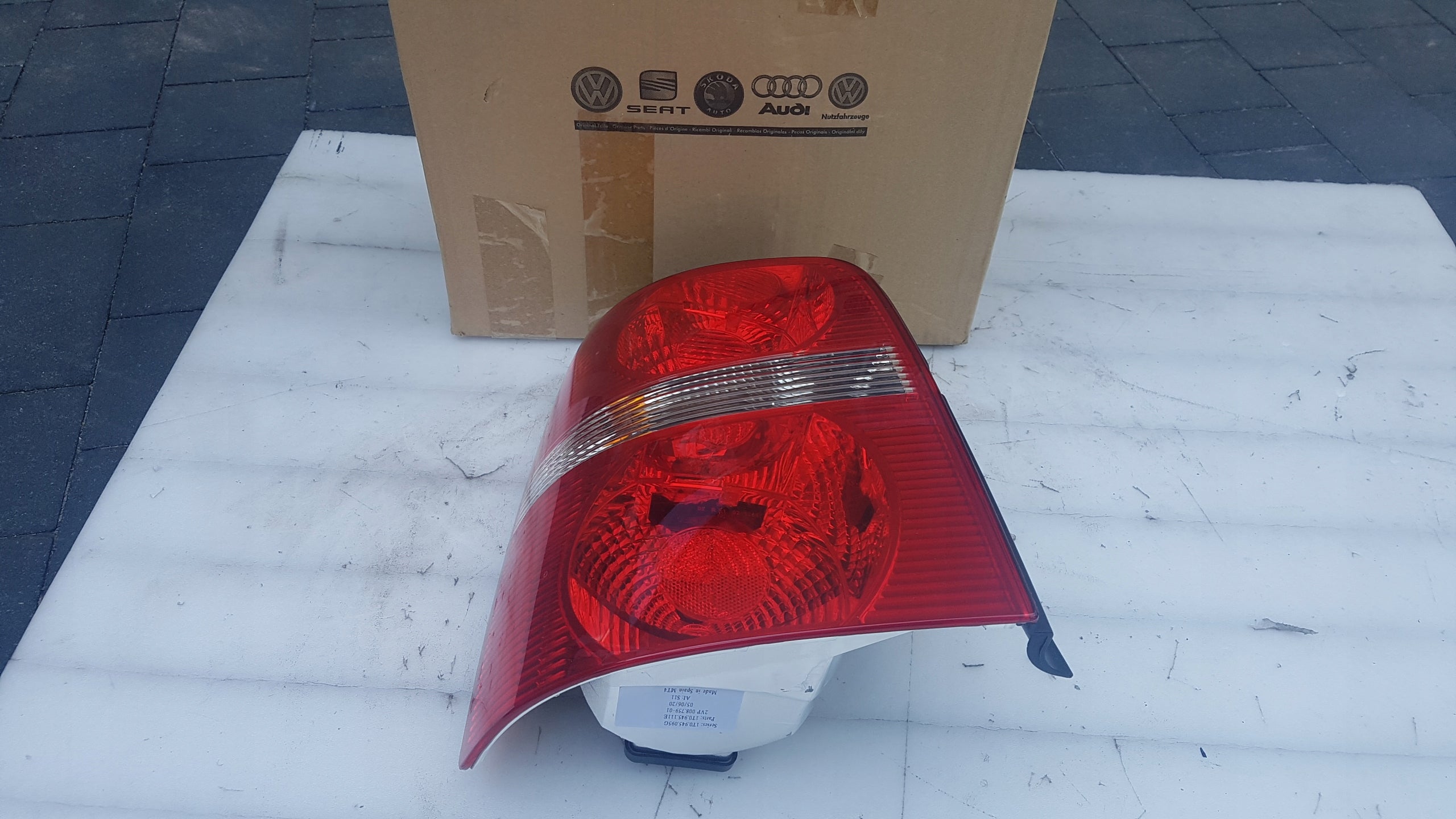 VW Touran Rückleuchte Links 1T0945095 Rearlamp