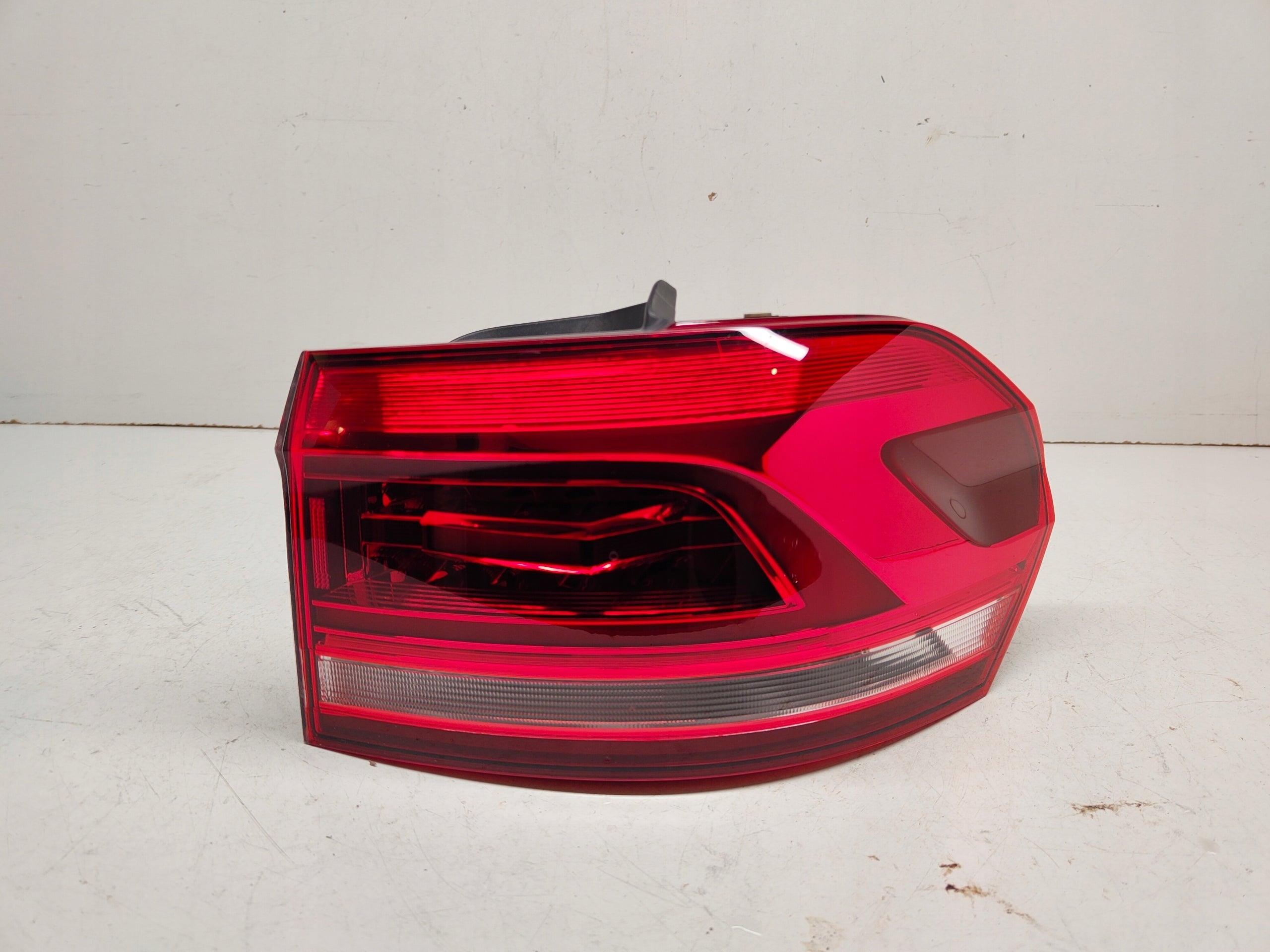 VW Touran Rückleuchte Rechts 5TA945208 Rearlamp